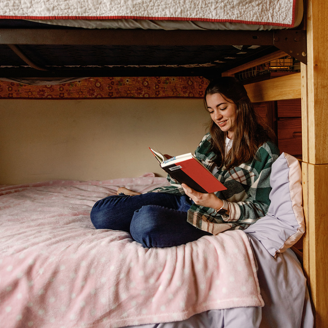 gordoncollege's tweet image. Woohoo—spring break is here! 🎉 Wishing our awesome students success on quad finals and safe travels. See you soon. 📚🚗👀 #gordoncollege #gordonthrives #learntothrive