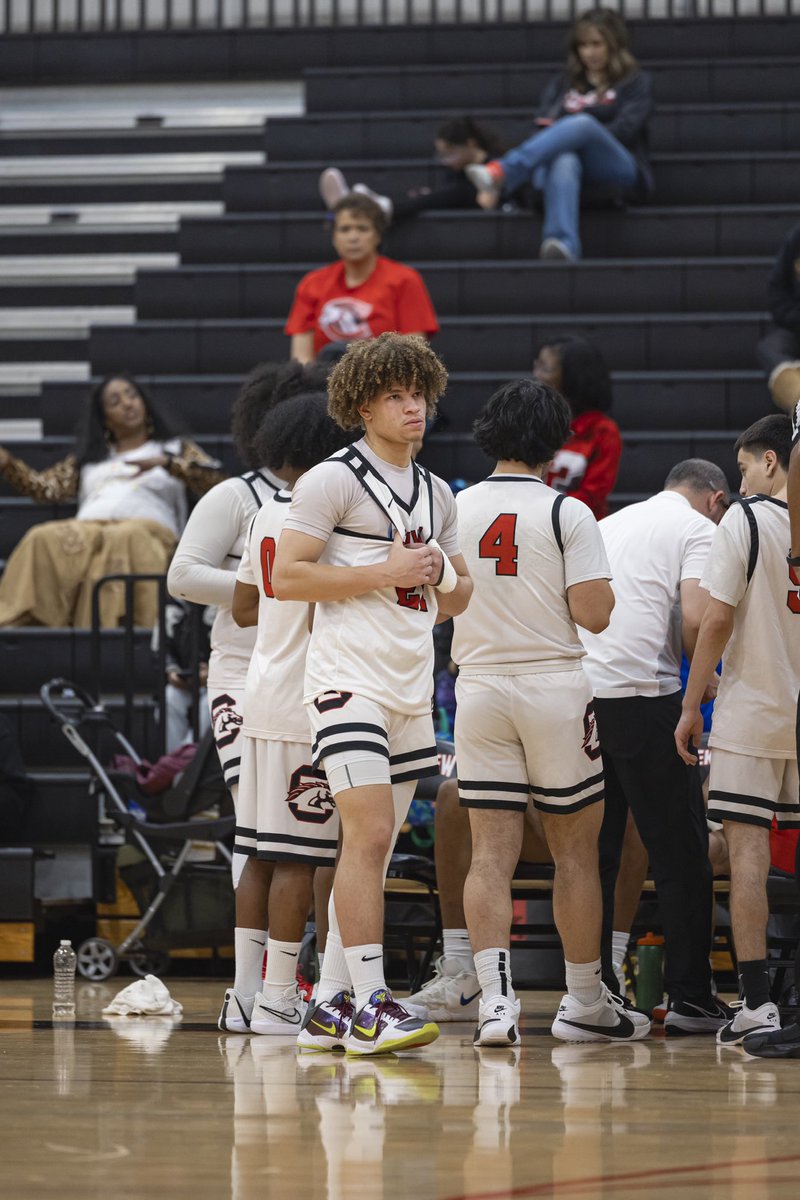 📁Senior year files…
<a href="/TarHeel_Fam/">Texas Tar Heels Basketball Academy</a> 
<a href="/CkViewBoysHoops/">Creekview Boys Hoops</a> 
<a href="/castillo_ac/">Tonycastillo</a> 
<a href="/big_tatum/">coach Justin Tatum</a> 

hudl.com/v/2NTzRf