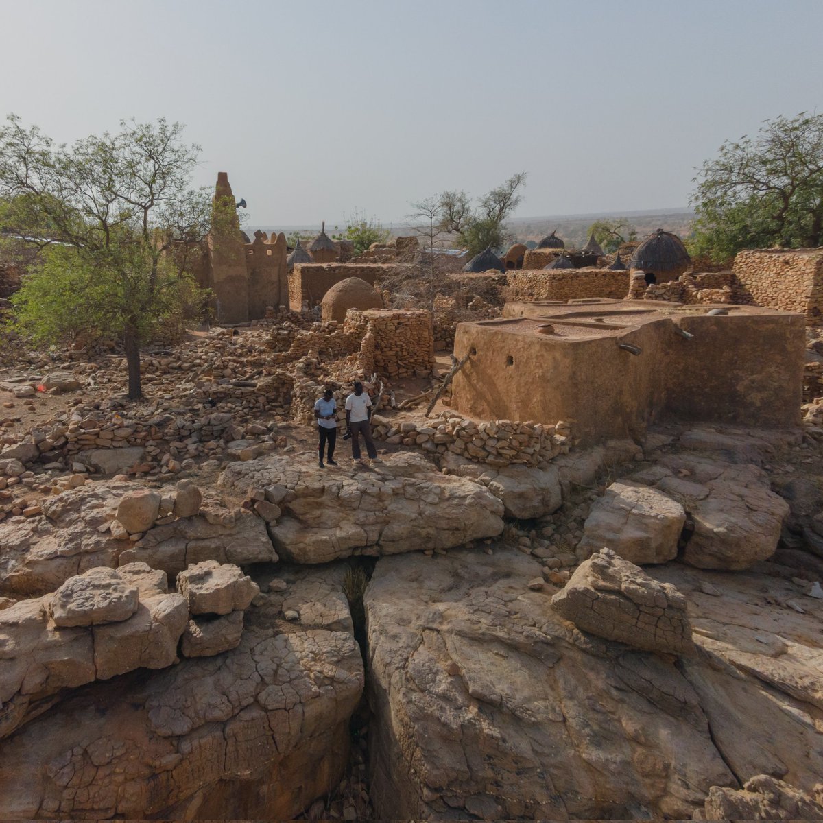 OusmaneMakaveli's tweet photo. Avant je croyais que Djenné était la plus belle ville du Mali, mais c'était avant d'avoir visiter le pays Dogon. 
Je n'ai jamais vu un peuple aussi ingénieux, travailleurs et mystiques. https://t.co/YLd1QAJo7U