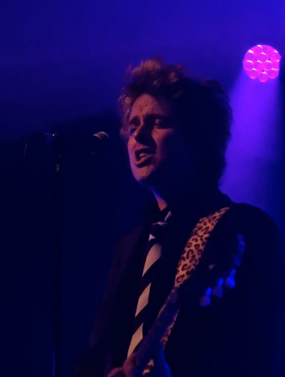 Heres some of my favourite pictures from last night, which I'm sure I'll add more of over time :)

#thecoverups #coverupslondon #greenday #billiejoe #billiejoearmstrong