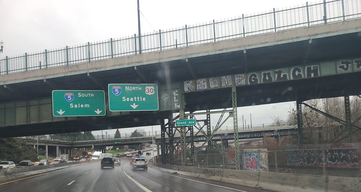 JoForOregon tweet media