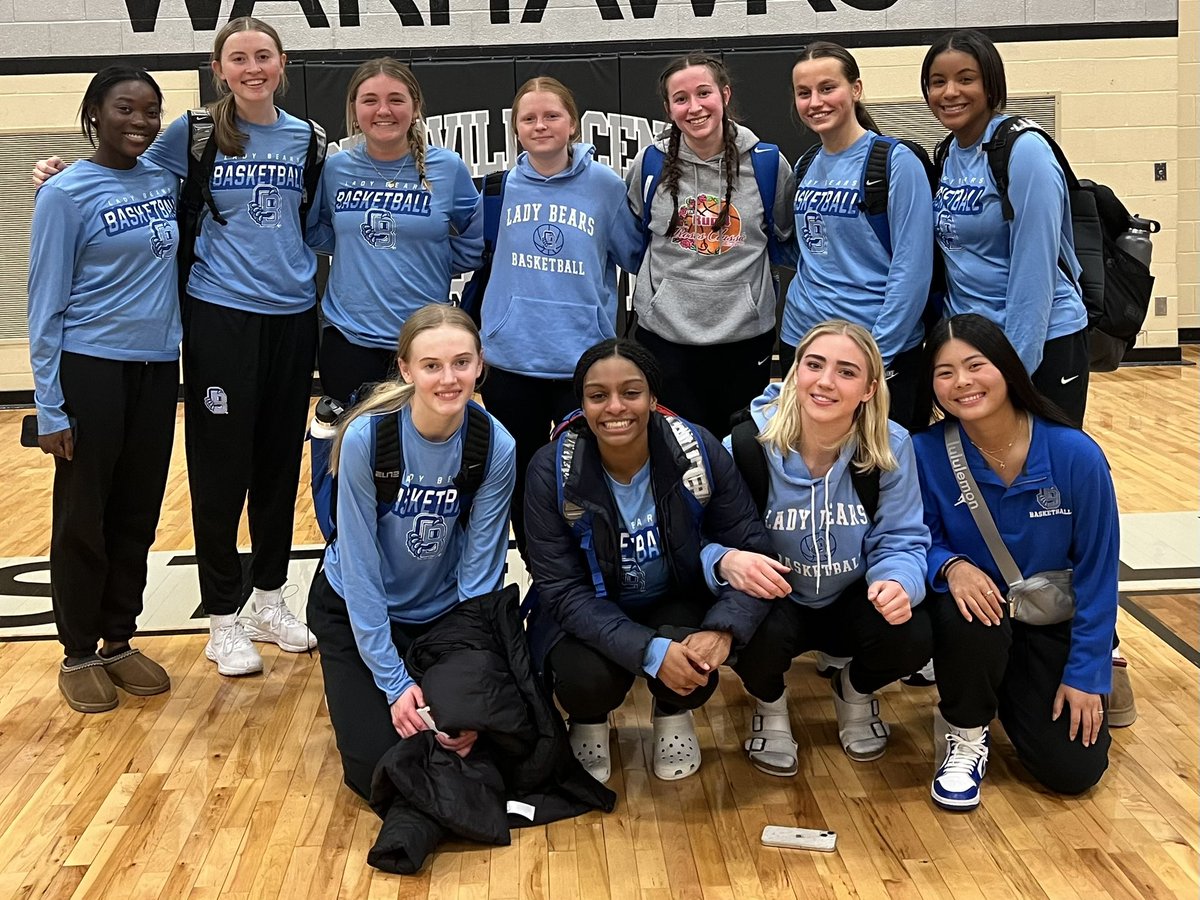 Proud of these girls and the season we had and all we accomplished! 💪🏻🐻🏀Berlin Pride ….@Todd_spinner @BerlinBearsAD #ItsForever #ClawsUp #TEAM
