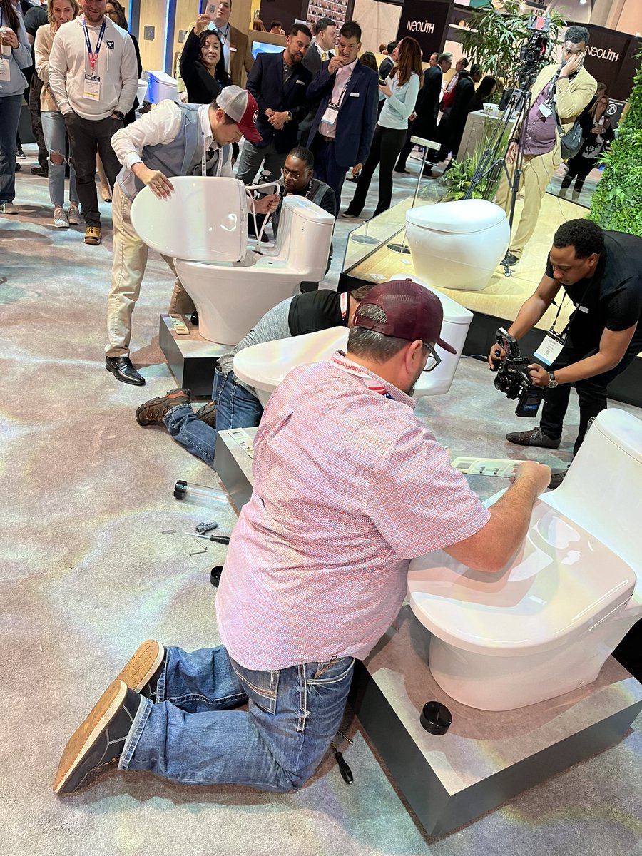 TOTOUSA's tweet image. What better way to close out night two of #KBIS2024 than with an epic back-to-back “Fastest in the West” #WASHLET installation contest battle royal!?