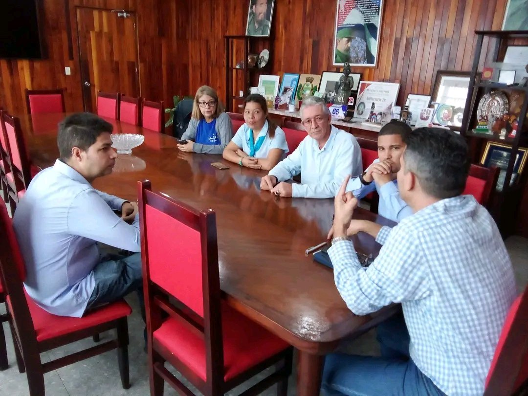 En compañía del Rector de #UCLVnuestra @lbolivera73, recibimos a directivos de @JovenClub2, encabezados por su Director Nacional @JosCarlosCruzS3  graduado de @ElectricaUCLV. Acordamos acciones conjuntas en temas como #RoboticaEducativa y 
#TransformaciónDigital.
@MayraArevich