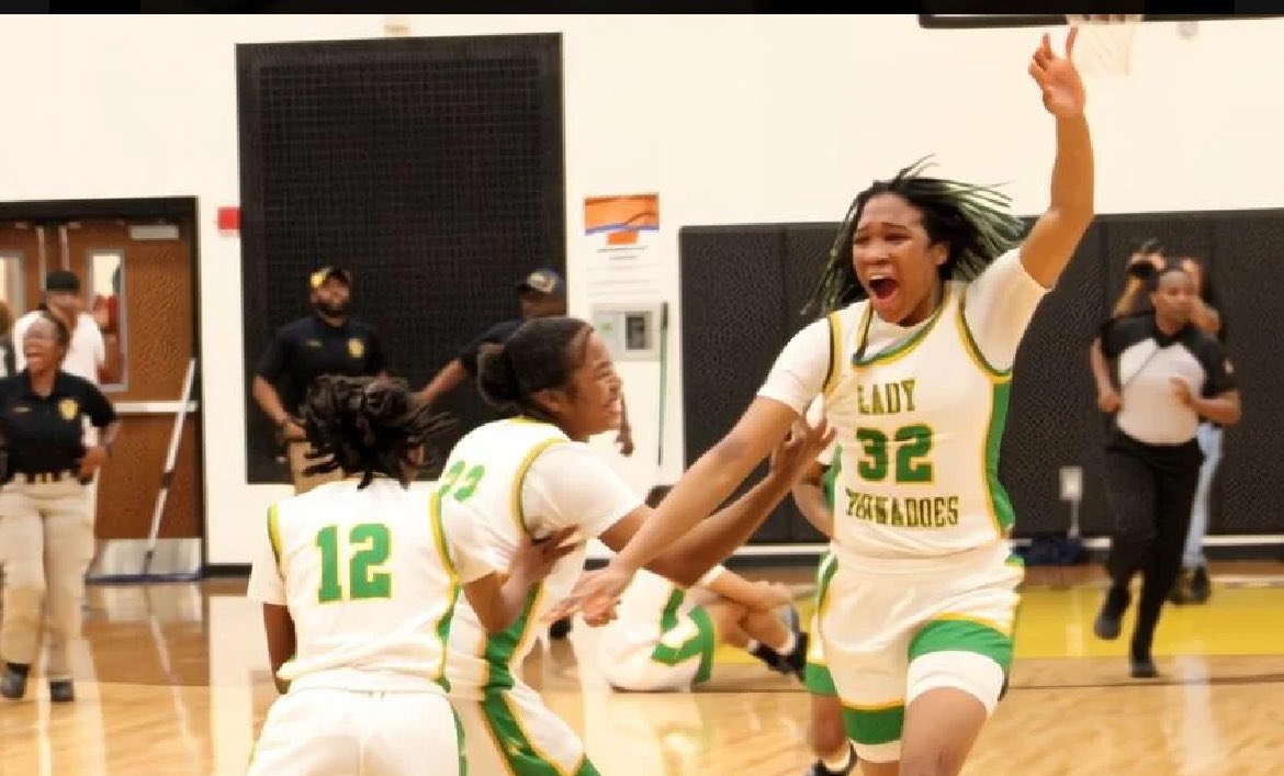 KJ Acree 6’0 2027 progression continues to soar. She leads Monroe HS to GHSA 3A Final 4 27 pts 11 rebs @FbcLegacy @KPannell71 @bballjkey @BallNABGG @KyleSandy355 @FBCMotton @usabasketball @dev_414 Acree continues to be on the national radar as a top 2027 nationally