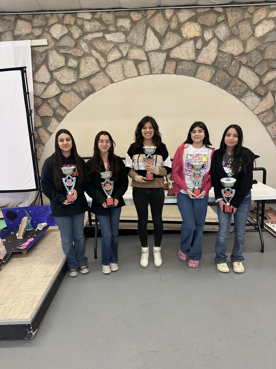 MsSaraBorja's tweet image. Today was the final round of the GT Toy Tech competition and I am so happy to announce that our 8th grade girls brought home 2nd place🥈👏 They are truly amazing and I could not be prouder. Keep shining bright! 🌟 #GEMSshinebright #GEMSPride #ToyTech #GTStudents @SanElizarioISD