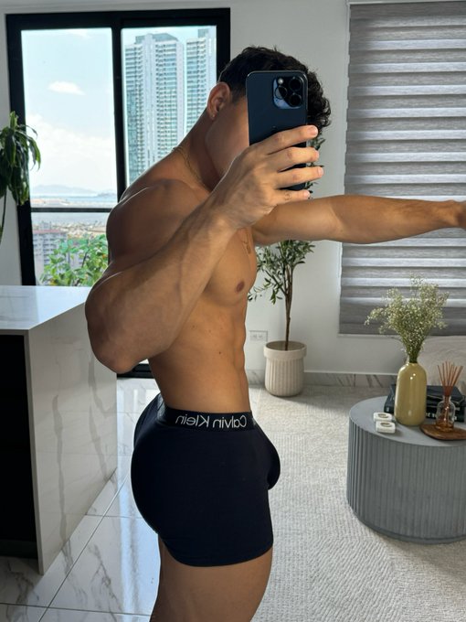 Hey boy   https://t.co/uiUqR0GpdC https://t.co/ht5qUBNpGY