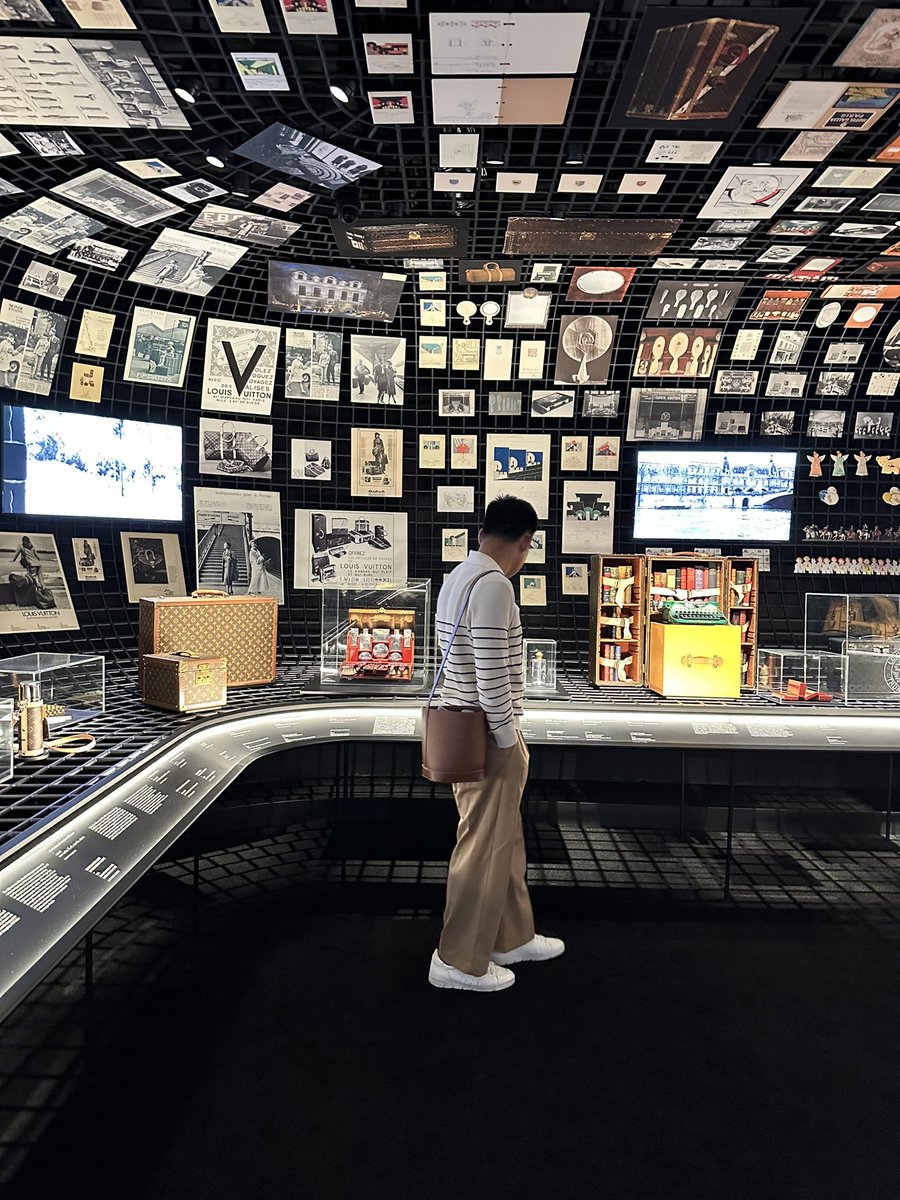 kajornfurst's tweet photo. นิทรรศการดีๆ ฟรี กับ Visionary Journeys at LV The Place Bangkok 

#LVThePlace #LouisVuitton #LetsHoparound #Bangkok https://t.co/eV0TkRzNza