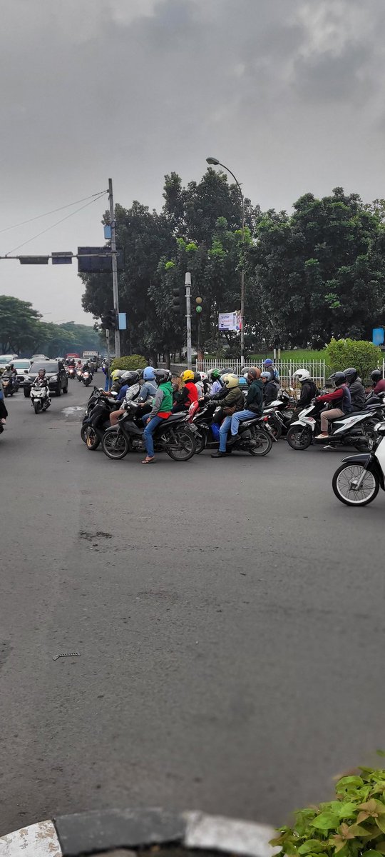 rofikhusen's tweet photo. Pak @ListyoSigitP ... mungkin sekali-sekali butuh penertiban https://t.co/Htp23mQAbQ