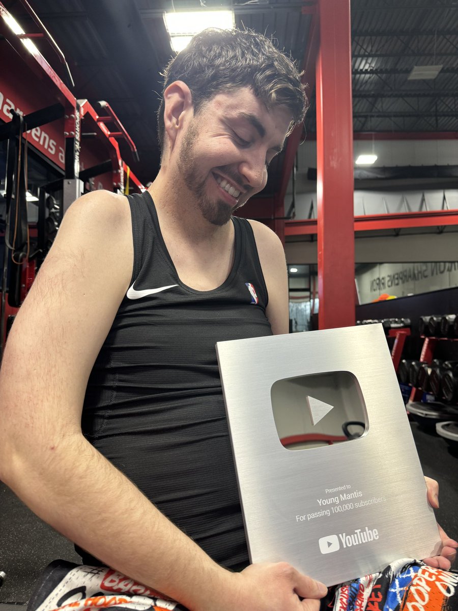 YoungMantis2's tweet photo. I’ve been building my YouTube since the end of 2020 when I got let go from Barstool. I instantly gained 1,000 subs from making my own videos/podcasts
while also Door Dashing to make money. But for about 3 years of doing this, I couldn’t break 1,200 subs. That was until @AmesSays and I sat down in May of 2023 and we changed our entire formula. Since November, we’ve gained almost 140,000 new subscribers and generated more numbers than ever. Thank you to everyone who supports me. I’m obsessed with making people laugh and working out and they are both starting to pay off 🏆