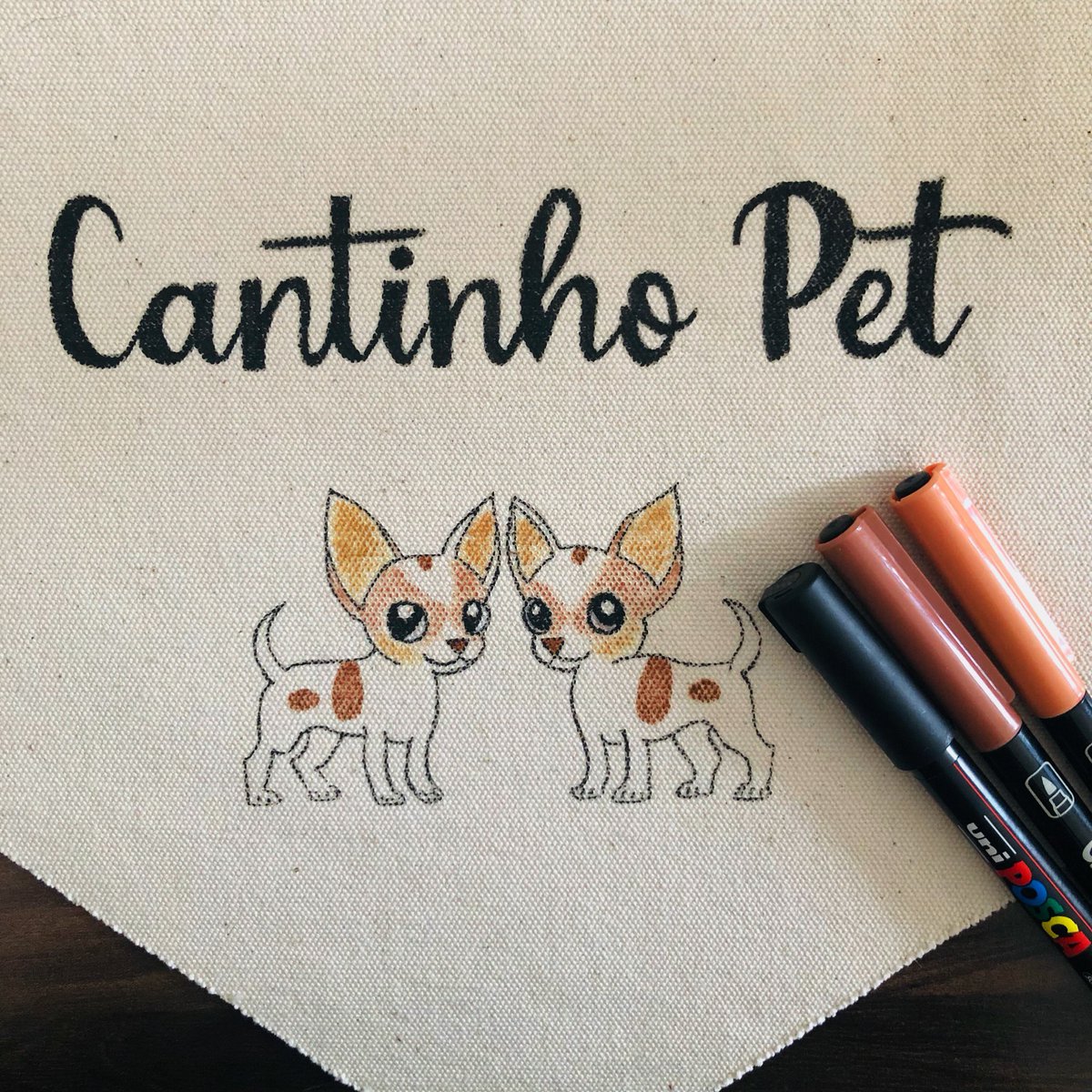 AmandaMaciel's tweet photo. 🤎🐶
•
•
#flamulasdecorativas #flamulapersonalizada #bandeirolaspersonalizadas #bandeirolas #personalizados #cachorro #chiuahua #cantinhopet #desenho #decoração #artemanual #compredequemfaz #presentecriativo #compredequemfazamao #shopee #elo7 #lamar #lamaratelie https://t.co/4FneC0LhqW