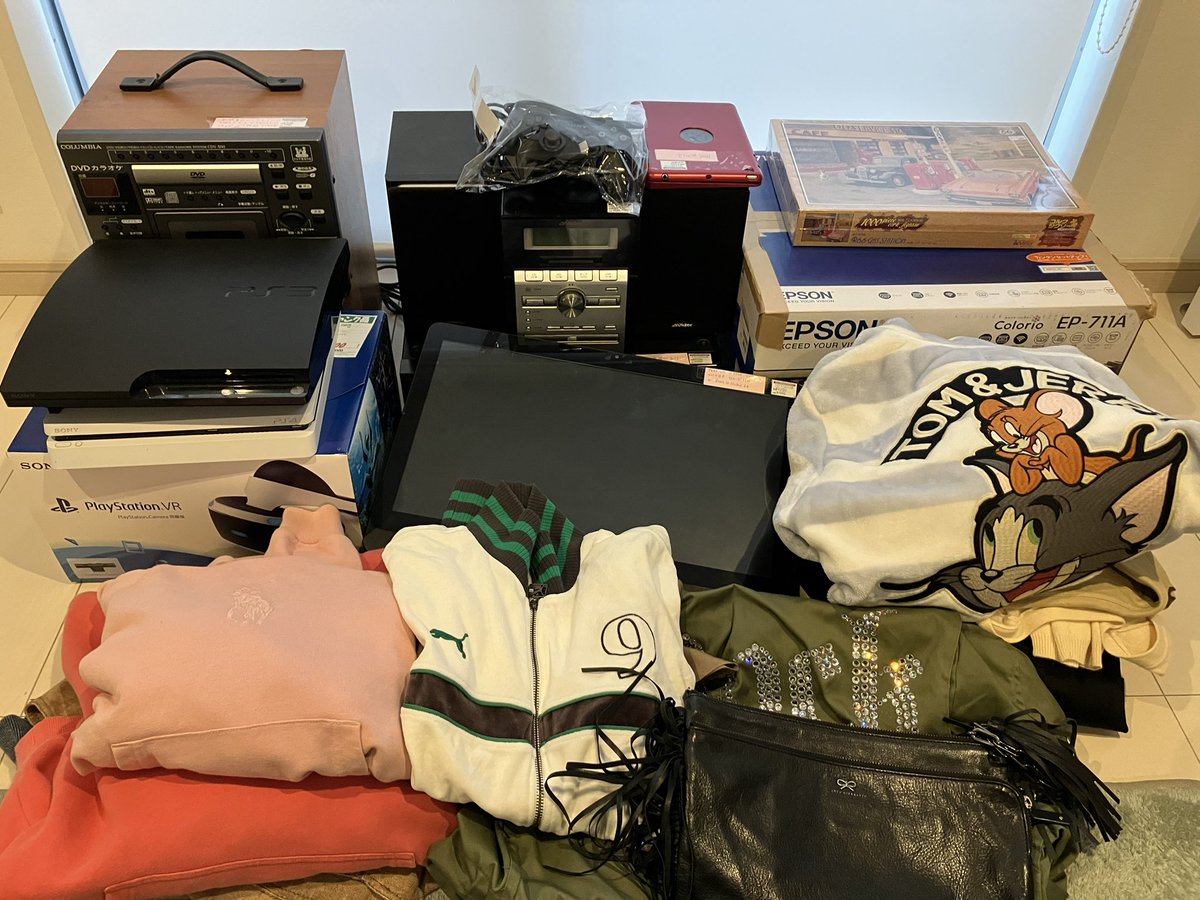 昨日久々に半日店舗巡りしたけど6店舗まわって27点仕入れられたわ✨

5000円で仕入れたジャンクのps4も朝にヤフオクで12000円で売れたし相変わらずゲーム機の回転鬼速🤣

暫くは合間を探して出品してかないとなヾ(･ω･`;)ﾉｱﾀﾌﾀ