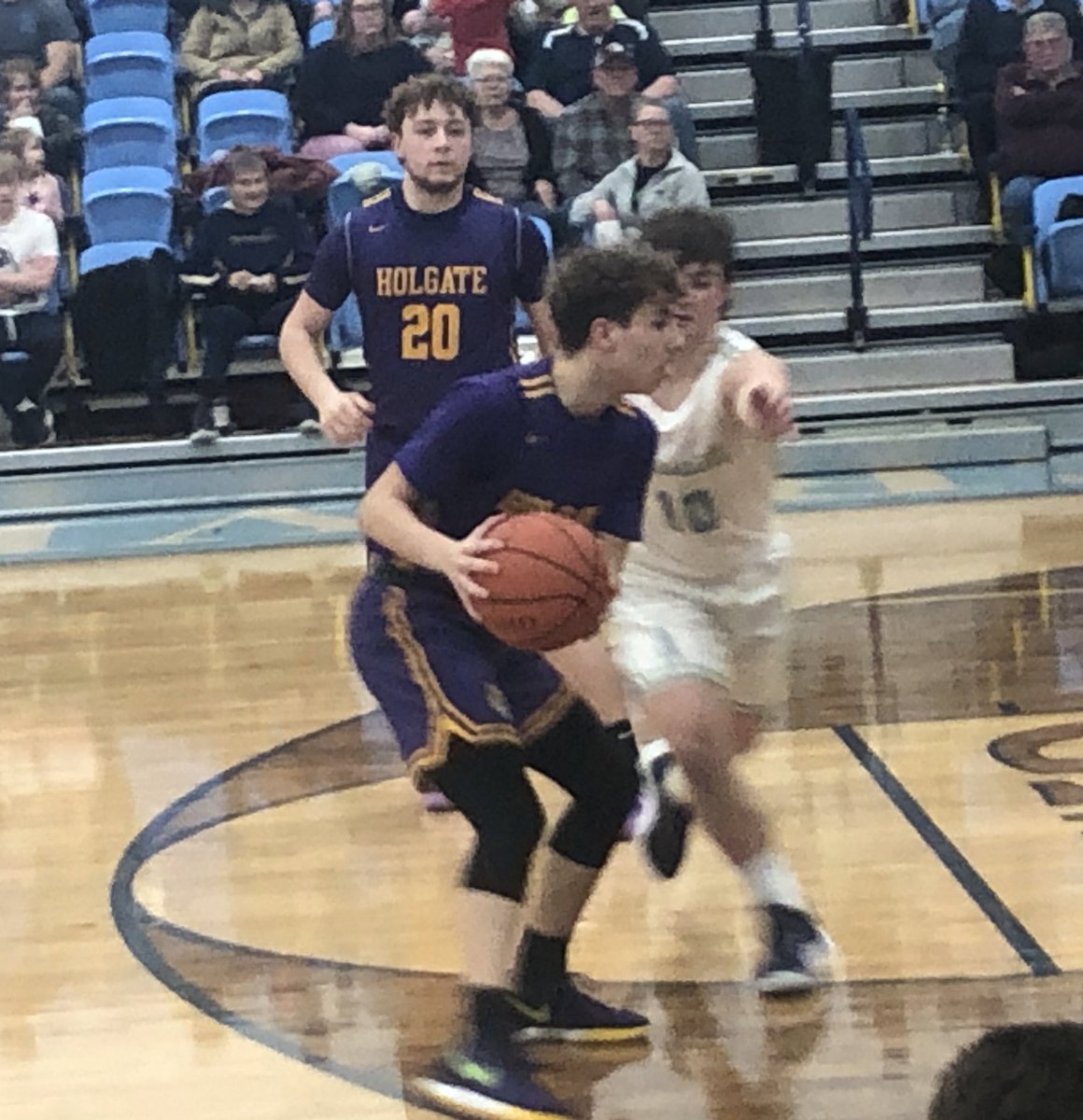 HolgateAthleti1's tweet photo. 🏀Varsity BKB D4 Sectional semifinal
Final score:
Holgate 47
Ayersville 41 
Awesome job Tigers!! Sectional final will be at Antwerp on 3/1/24 at 7pm!! 🐯
@HolgateSchools @crescentsports @sports_nwo @NW_Signal https://t.co/HtRpYso9L5
