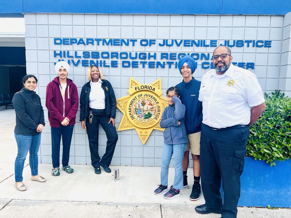 KhalsaAidUSA's tweet image. Committed to making February brighter for children in foster care! Khalsa Aid Tampa donated 60 hygiene essentials bags to ensure children feel cared for and inspire positive change.

#hygieneessentials #positivechange #tampa #volunteers #khalsaaidusa #khalsaaid