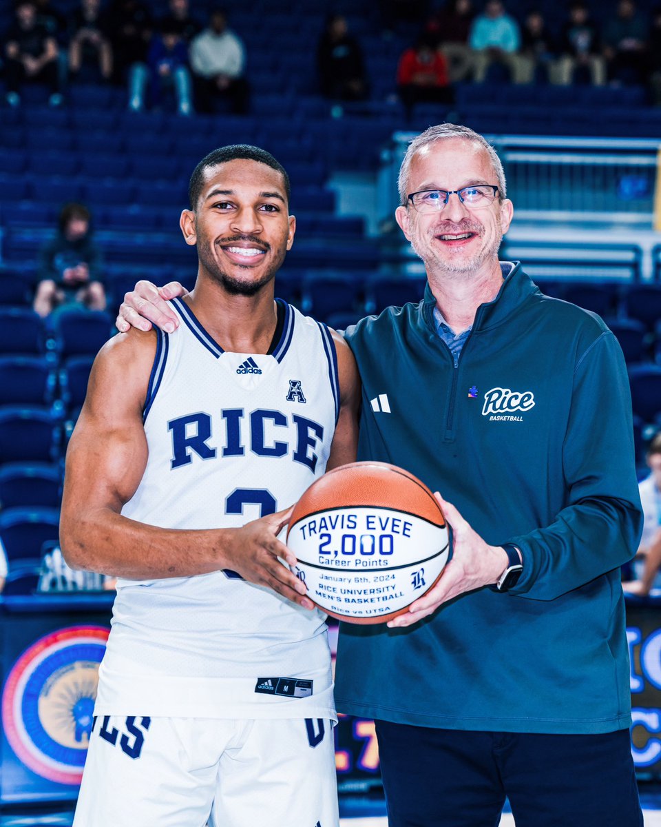 Congrats on 2,000 career points, Travis!

#GoOwls👐 x <a href="/travise3_/">Travis Evee</a>