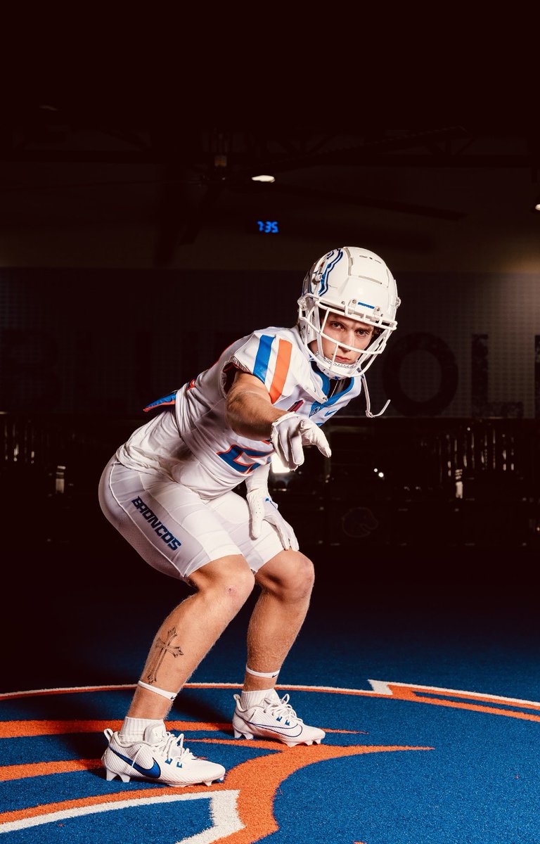 Boise State Football is bringing in a dynamic group in its class of 2024, and Clay Martineau is one of those student-athletes. Both Clay’s parents grew up in the same small town of Sutherlin, Oregon. In a town with a population of just 5,000 back in the 90’s, both his parents