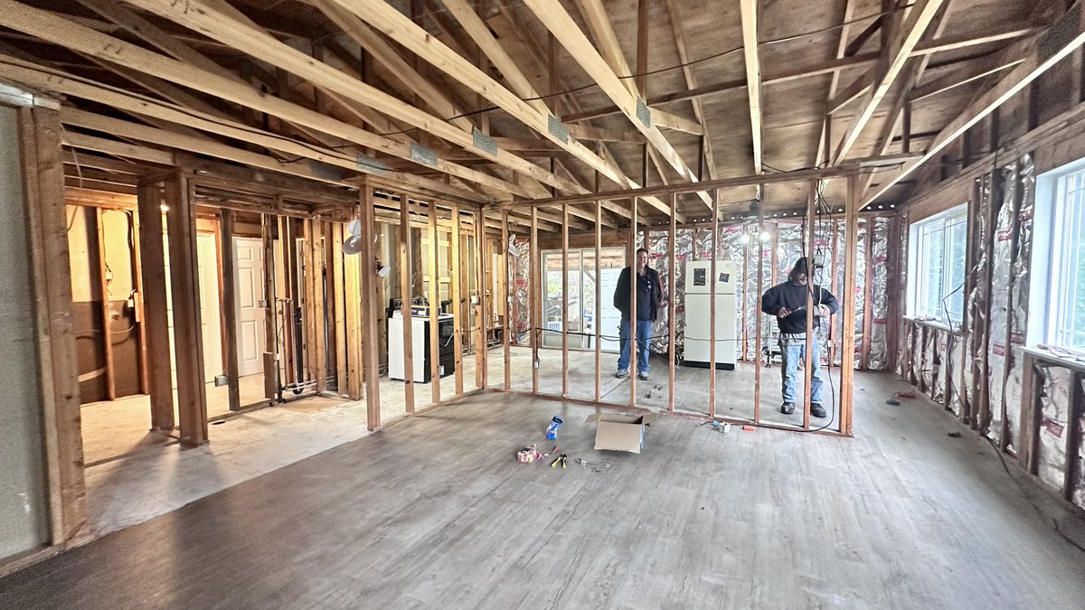 Lori Henrickson tweet media