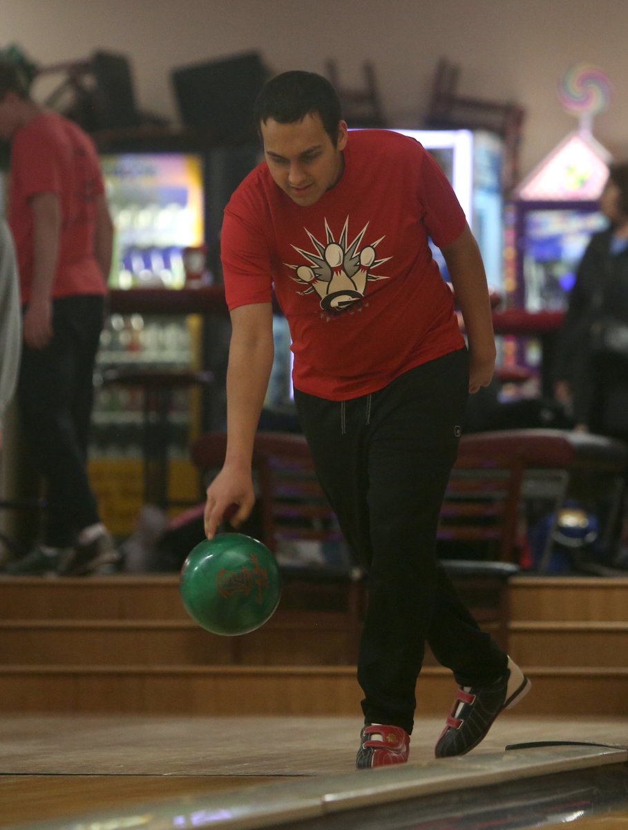 Guilderland Unified bowling showed the pins no mercy all while having some fun this afternoon at Town n' Country against Shaker. The Dutch won 2538-2481 in total pins. @theAEnews @GoDutchAthletix @GHS_unified @SpecOlympicsNY