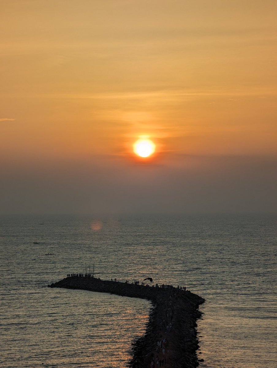 exellar's tweet image. Hi!
Sunrise from Kanniyakumari
South most point of India.