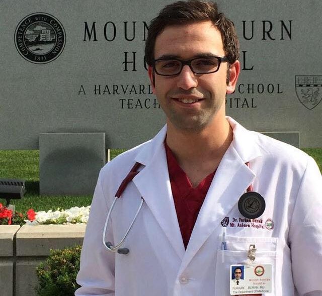 siyahserit3's tweet photo. harvard tıp fakültesi'nde moleküler metabolizma üzerine çalışan dr. furkan burak, abd'de yılın en iyi doktorları arasında gösterildi.

melike şahin-ntv https://t.co/v5xnw4Djna