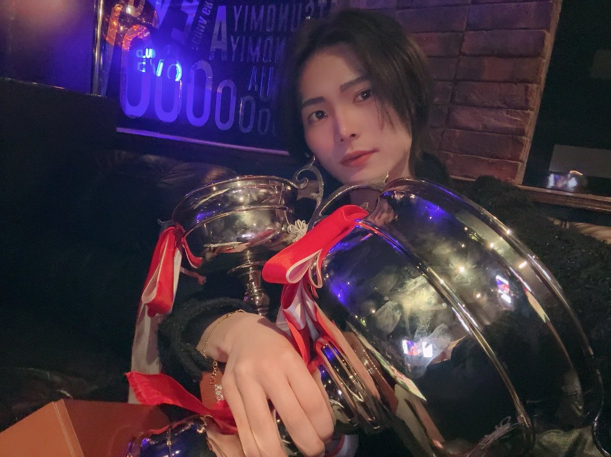 hiryu1224's tweet photo. V6半年間ここまで支えてくれて
ありがとう。
僕は富、名声、力この世の全てを
手に入れたい。
そのために毎月No.1狙ってる。
そのために毎月頑張ってくれるお客様には感謝です😢 https://t.co/2McFwsBIyY