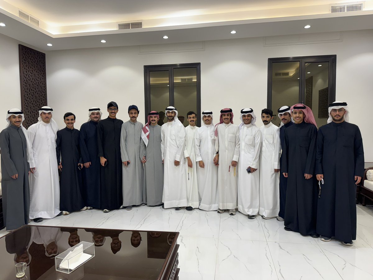 قبيلتن دون عرقوب الغزيز الشناح 
العد وراثته و الجمع نطاحته 

لا راجو الخيل من دون البكار الطفاح
خلو عقيد السرايا يزعج نياحته

لو غره إبليس عند الفاهيات الطياح
حل الطمع عند فاهيته و طياحته

ولا علقو جمجمة راسه بروس الرماح
محدن يرد القضا و مطير ذباحته

#مطير_التربية