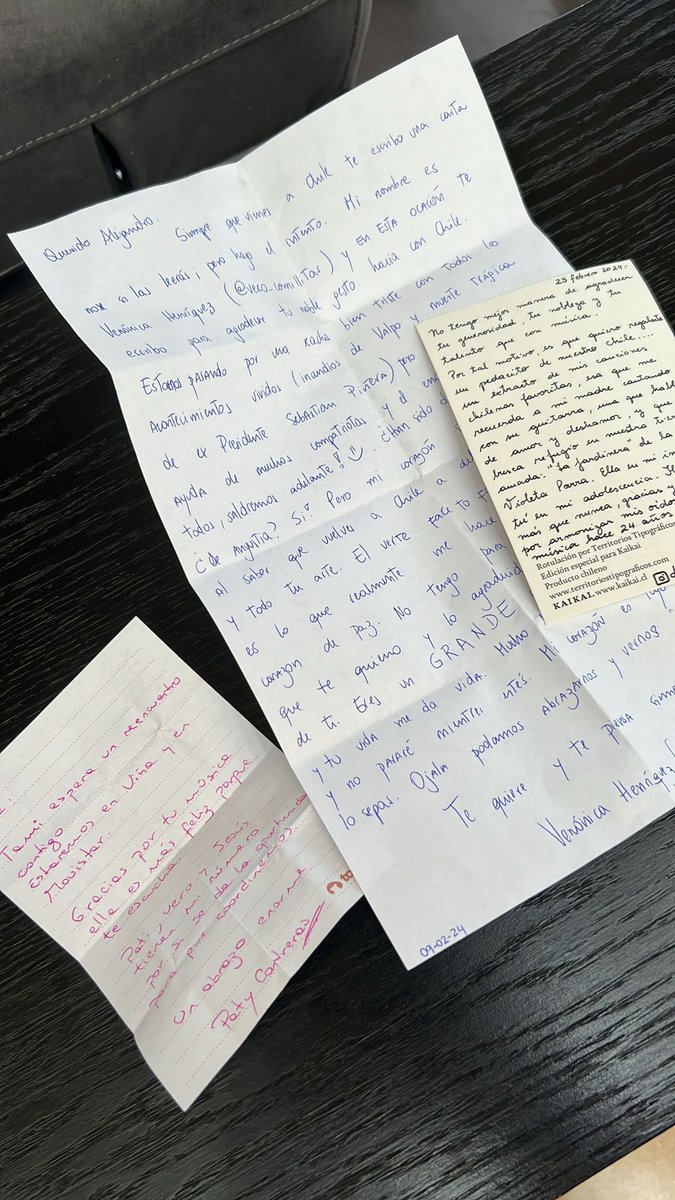 AlejandroSanz's tweet image. No puedo explicarlo. Pero los sentimientos a tinta. Son más fuertes ¿Os pasa lo mismo? 
Hoy, tengo tarde de lectura
👇