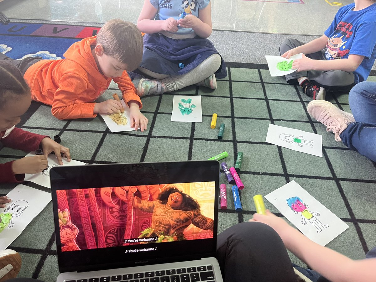 MissCiezkiLMSW's tweet photo. Listening to different songs and taking time to recognize how they make each of us feel, then painting where we feel each emotion show up in our own bodies! 🎨🐾💙💛 @GlendaleSH https://t.co/HntDNFDoKX