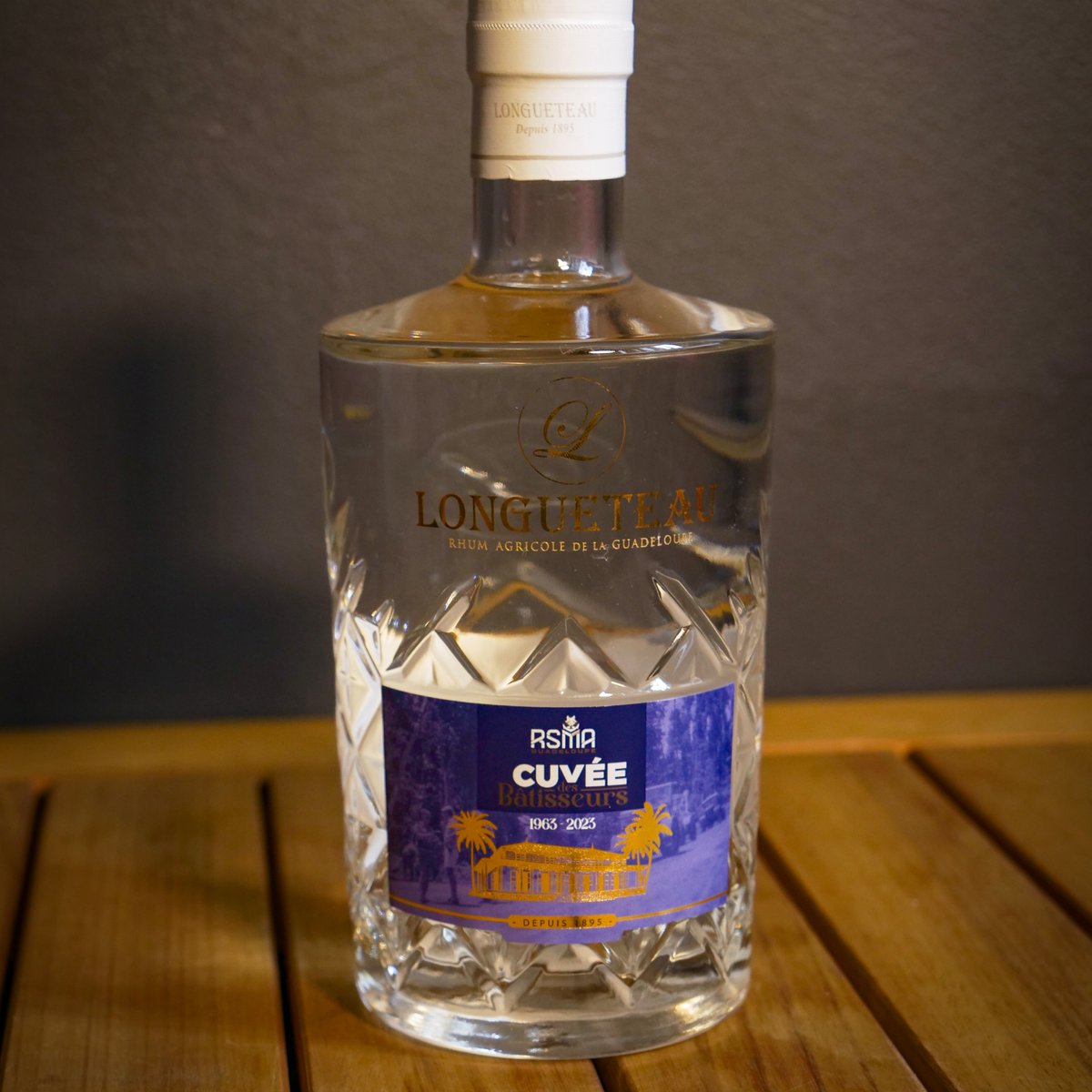 CITRONMER's tweet photo. #Packaging |👨🏽‍🎨 Après la cuvée de la section aérienne de l'hélicoptère de la Gendarmerie de Guadeloupe, RSMA 60 ans en 2021, Cuvée ORIGINE puis KARIBIA en 2023, CitronMer signe le design de la "Cuvée des Bâtisseurs".

📧Un projet ? Contactez-nous !

https://t.co/qqd35mprza

#rhum https://t.co/D86bB6OPE2