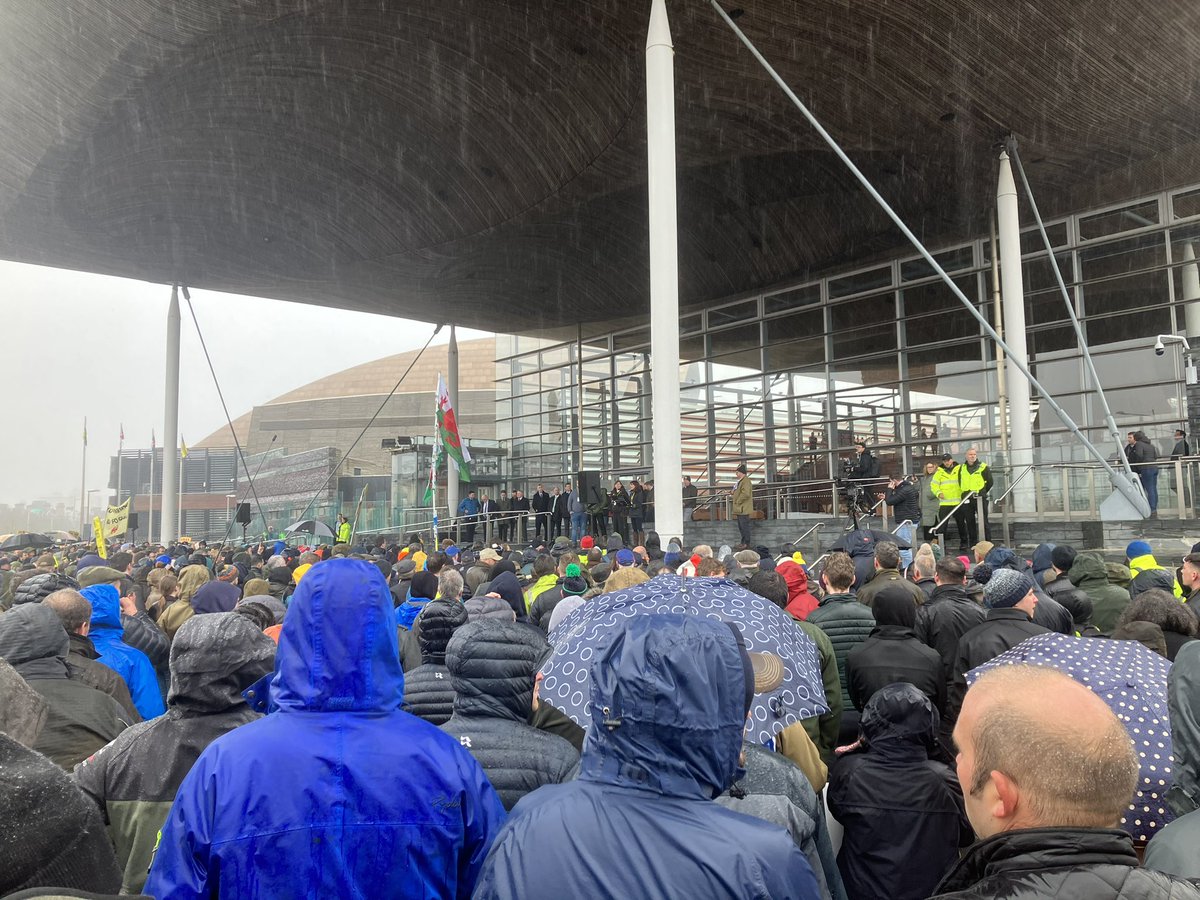 It was a massive opportunity for <a href="/WelshLabour/">Welsh Labour</a>  today to address a massive turnout of Welsh farmers... but nothing!  No excuse, you are paid to represent the people!
Communication is always a start!@NFUCymru
