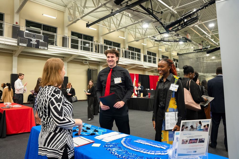 LFCareers's tweet photo. Last week over 115 students networked with nearly 40 professionals at our Employer Showcase for careers related to business, finance, marketing, data/computer science, and math. Check out the photo album here: https://t.co/FmqTrDDHOI 

THANK YOU to the employers who attended! https://t.co/p4Gy0mja8h