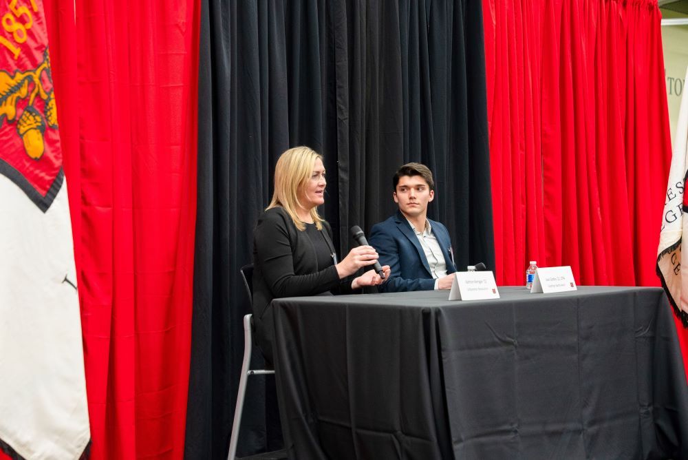 Last week over 115 students networked with nearly 40 professionals at our Employer Showcase for careers related to business, finance, marketing, data/computer science, and math. Check out the photo album here: buff.ly/49TCAnc 

THANK YOU to the employers who attended!