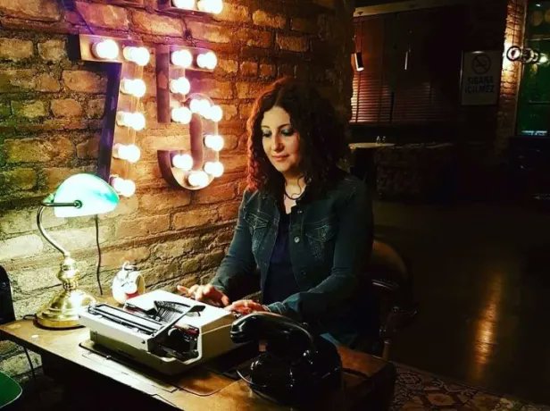 Semrin Şahin'in "Cüce" adlı öyküsünü seslendirdim. Dinlemek isteyenler için linkini buraya bırakıyorum.
youtube.com/watch?v=EhxhiY…