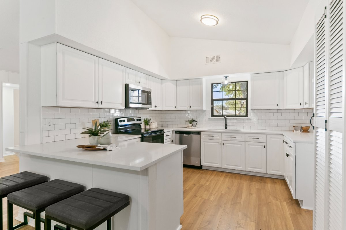 Curb360's tweet photo. Transform your listings with CURB360 in San Antonio! 🏡✨ Elevate your real estate game, attract more buyers, and sell faster. Let's connect! #RealEstatePhotography #ElevateYourListings #curb360 #txrealtors #sanantoniorealtors #listingphotos #realestatephotos #txrealestate https://t.co/Lz8PPhiSAL