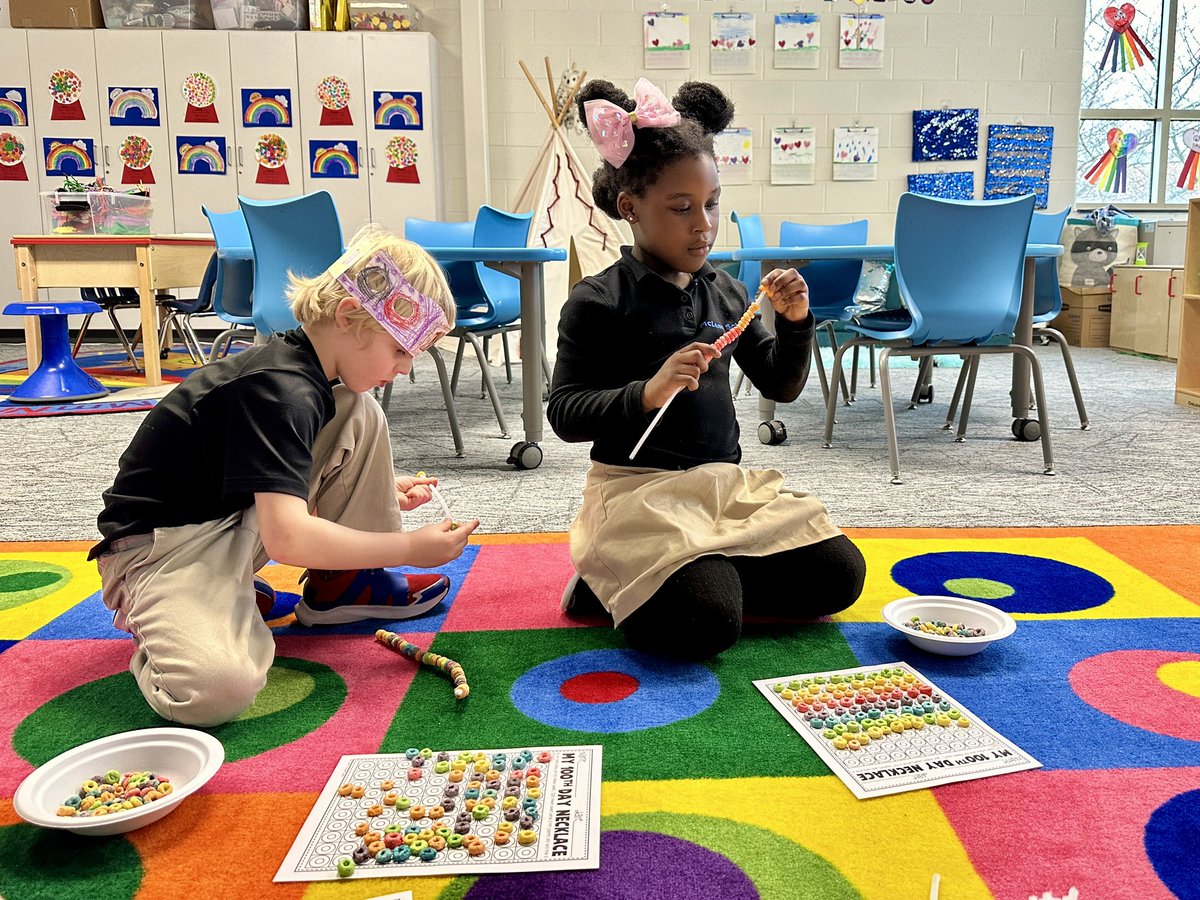MarkhamKinders's tweet photo. Yay for 100 Days of School! 100 Fruit Loops for everyone! @McLeanSchool #McLeanSchool https://t.co/wkQwN4HQ29