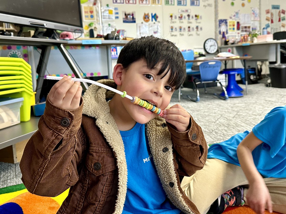 MarkhamKinders's tweet photo. Yay for 100 Days of School! 100 Fruit Loops for everyone! @McLeanSchool #McLeanSchool https://t.co/wkQwN4HQ29