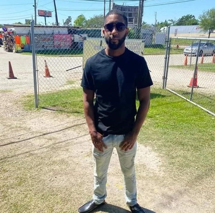 How to Build a Healthy Brain

· Meditate
· Avoid porn
· Stop complaining
· Read good books
· Get 8k steps a day
· 1 hour of sun exposure
· Avoid processed foods
· 30 minutes of exercise a day
· Avoid mainstream news media
· Get dopamine from high effort activities