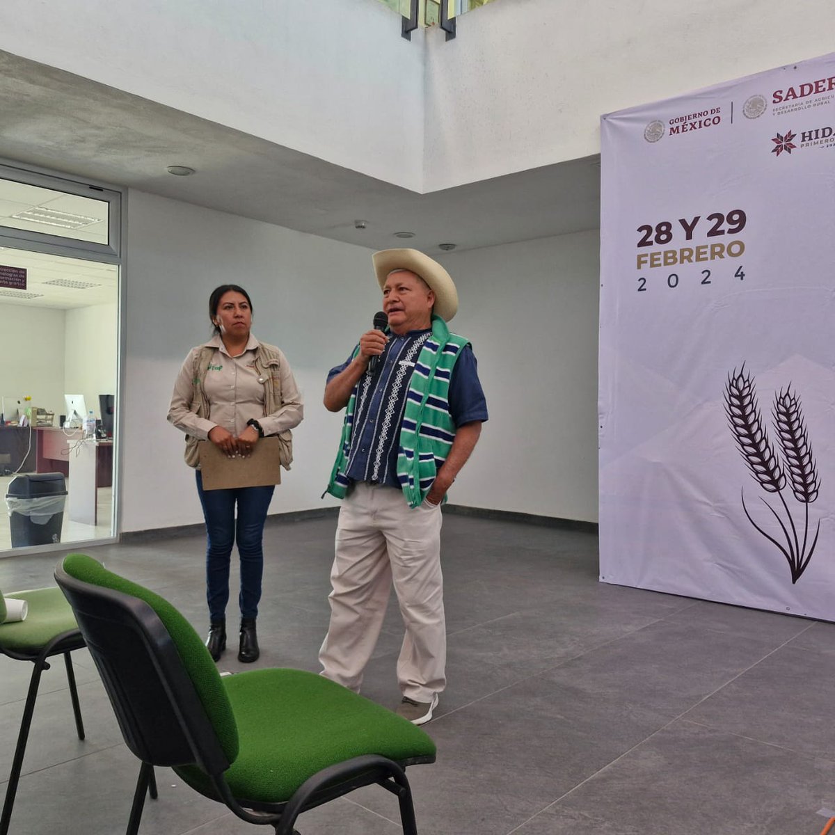 victor_suarez's tweet image. El director general de Organización para la Productividad, José Atahualpa Estrada Aguilar, y el equipo de la Estrategia de Acompañamiento Técnico del programa Producción para el Bienestar, de la subsecretaría de Autosuficiencia Alimentaria de la @Agricultura, presentes en San…