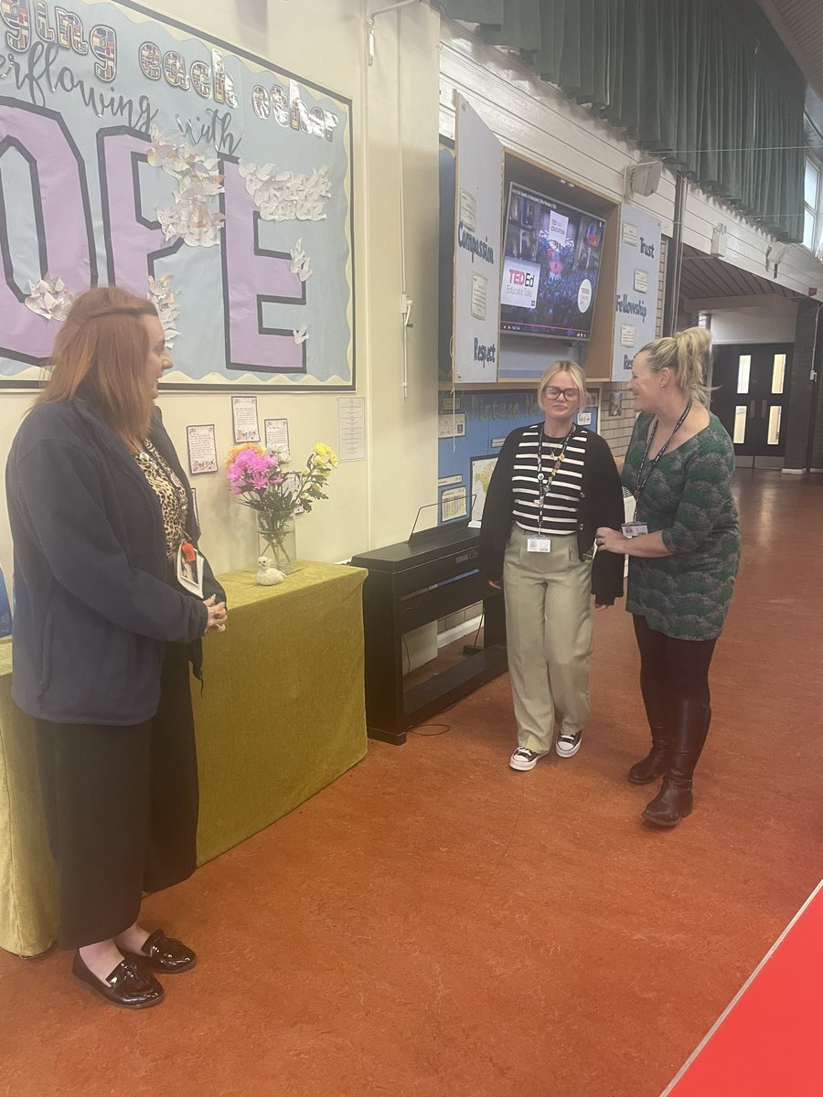 SharplesMiss's tweet photo. Nothing like some scenario based learning in a PDM @StThomasBoston what great sports @MissLBrittain @CharlotteAmpso1 @MrsSmithStT #effectivecpd https://t.co/VXOnFAoET4