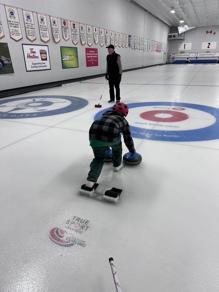 MrsDLloyd's tweet photo. Awesomeness on ice! @MEelementary &amp; @belayrschool paired up our 6’s to learn some curling skills @psphalifax curling club &amp; meet our future Gr. 7 classmates. #WeCanDoHardThings https://t.co/3XQOXSbasj