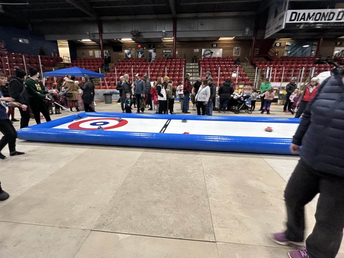 PADailyHerald's tweet image. Curling Day in Canada
Melfort hosted Curling Day in Canada on Saturday,  Feb. 24, the day included an introduction of the Special Olympics Curling Team from Melfort. Photos by Cassie Johnson.
#CurlingDay #CurlingDayInCanada @TSN_Sports #RuralRoots @CityofMelfort