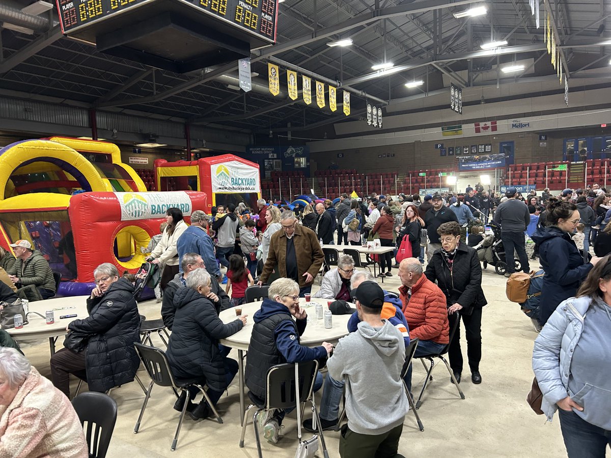 PADailyHerald's tweet image. Curling Day in Canada
Melfort hosted Curling Day in Canada on Saturday,  Feb. 24, the day included an introduction of the Special Olympics Curling Team from Melfort. Photos by Cassie Johnson.
#CurlingDay #CurlingDayInCanada @TSN_Sports #RuralRoots @CityofMelfort