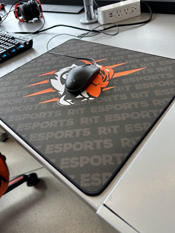 Calling all current students and alumni! Do you want a sick mousepad and want to support RIT Esports? We're opening up orders from now until March 10th. Mousepads are pick-up on campus only, see the form for more instructions and information! forms.gle/2E9k56AfK2h9dT…