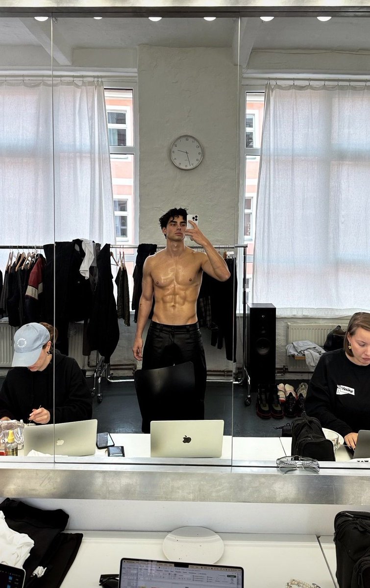 Filip_Blaser's tweet photo. Día de entreno 💖

#freerol #sexrol https://t.co/8iKpShwOUM