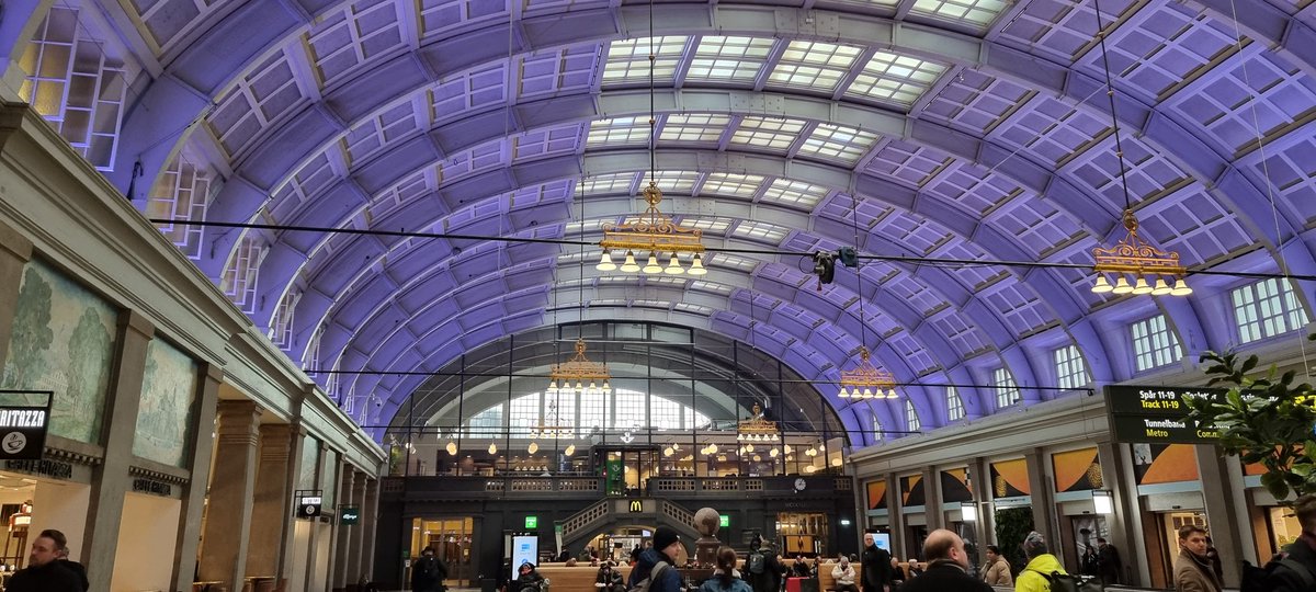 Railwaygirl2018's tweet image. 41,872 steps later!👣
Its time for this #DispatchersOfTwitter to relax😴

✅️2 old Intercity trains🚂🚃🚃
✅️1 New country🌏

What a trip it has been!😍

I will be returning to Sweden in the near future🇸🇪
#Sightseeing #InternationalTravel #Trains #Exploreing #Travel #Sweden