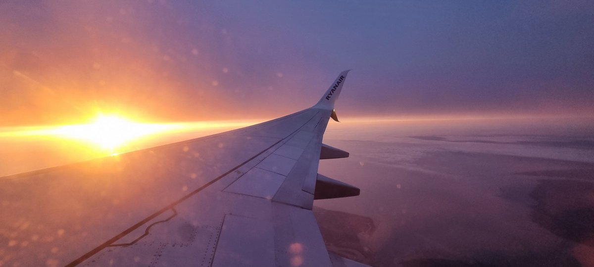 Railwaygirl2018's tweet image. 41,872 steps later!👣
Its time for this #DispatchersOfTwitter to relax😴

✅️2 old Intercity trains🚂🚃🚃
✅️1 New country🌏

What a trip it has been!😍

I will be returning to Sweden in the near future🇸🇪
#Sightseeing #InternationalTravel #Trains #Exploreing #Travel #Sweden