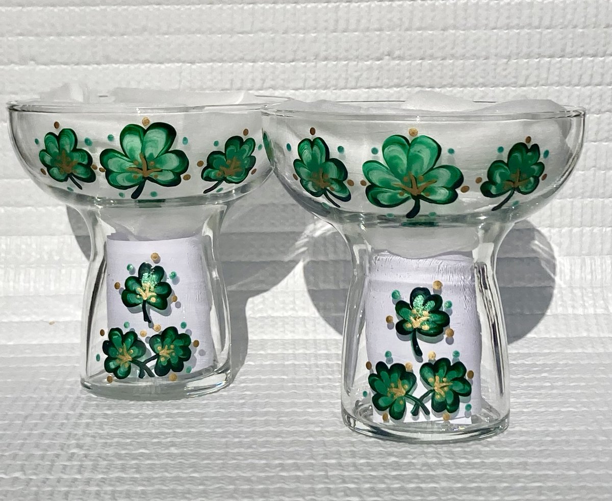 St. Patricks day is around the corner etsy.com/listing/165360… #StPatricksDay #irishglasses #shamrockglasses #SMILEtt23 #marchbirthdaygift #CraftBizParty #etsy #etsyshop