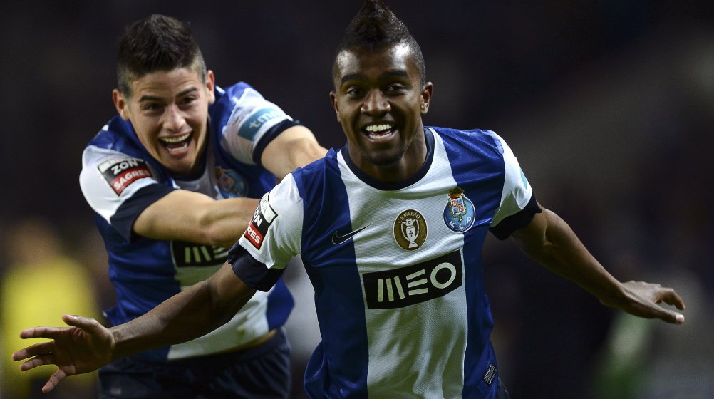 MaKeSenSe443's tweet photo. @1amorbenfica Como assustar um mouro https://t.co/CjfNO0cGjm