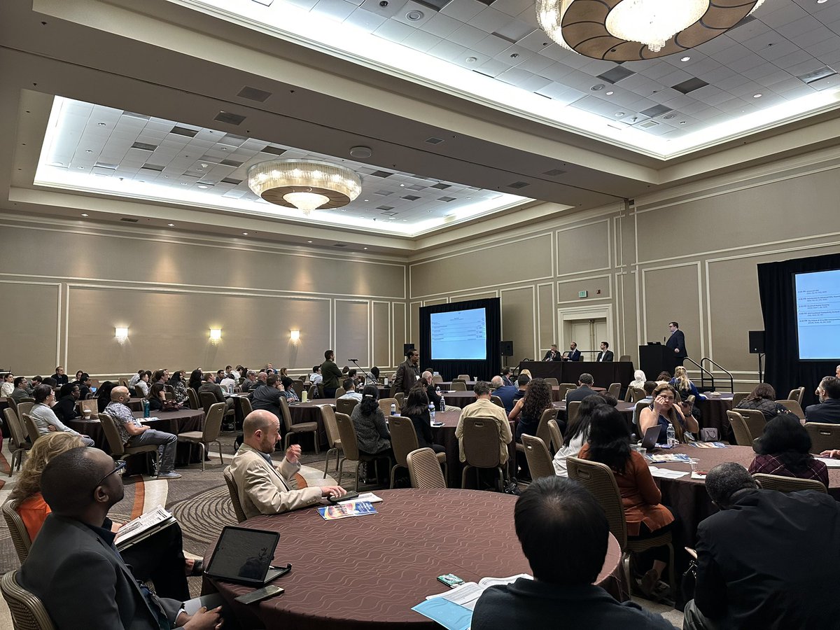 Hello Orlando &amp; the Clinical Neurophysiology Community!☀️🌴

#ACNS2024 is off to a great start with several courses &amp; workshops🧠

Full room in the Advanced EEG Course tackling interesting topics like the future of AI in EEG interpretation🤖<a href="/ACNS_org/">ACNS</a>