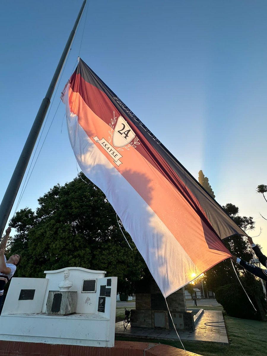 🤍🧡♥️💙